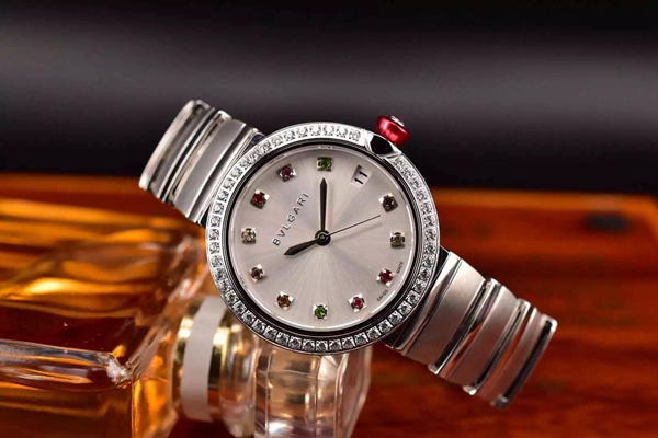 ブルガリ時計正面デザイン